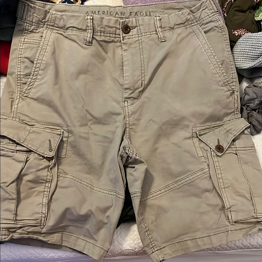 American Eagle Outfitters Tan Cargo Shorts Classic Style